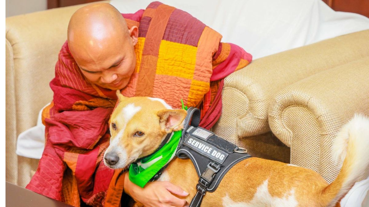 Buddhist monks & ‘Aloka’ arrive in SL (Pics)