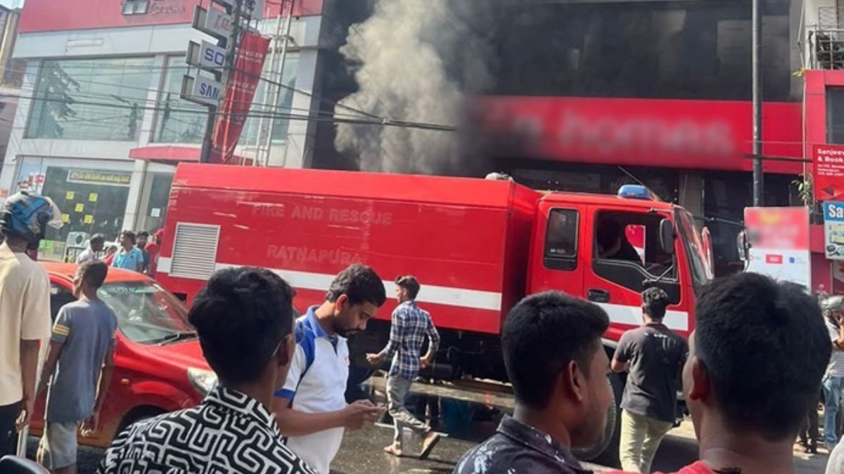 Fire at Ratnapura market destroys around 90 stalls!