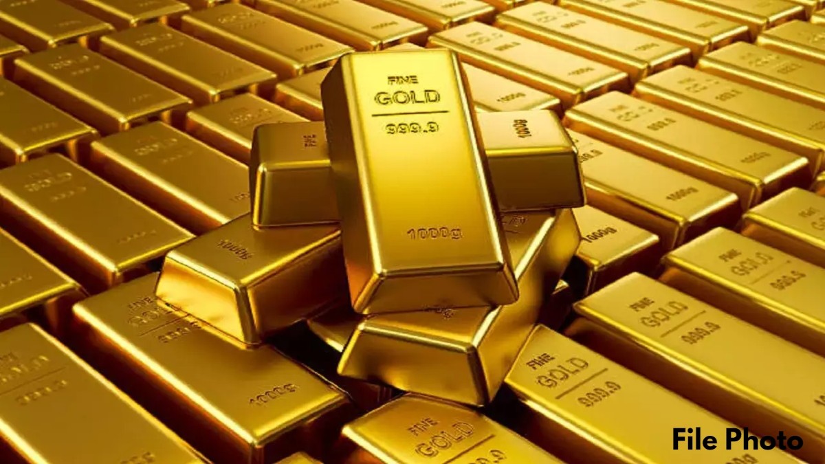 Global gold price soars past $4,000, sets record high
