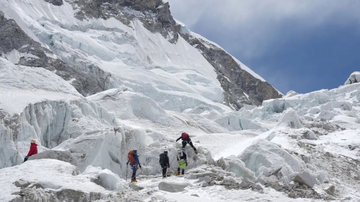 Huge chunk of glacier blocks Everest route in peak climbing season