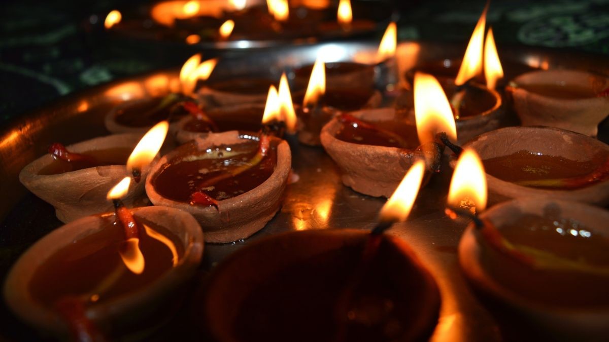 Millions of Diwali lamps lit to set new world record (Video)